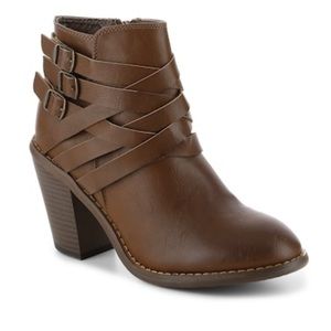 Journee Collection Strap
Bootie/ Brown Heeled Bootie